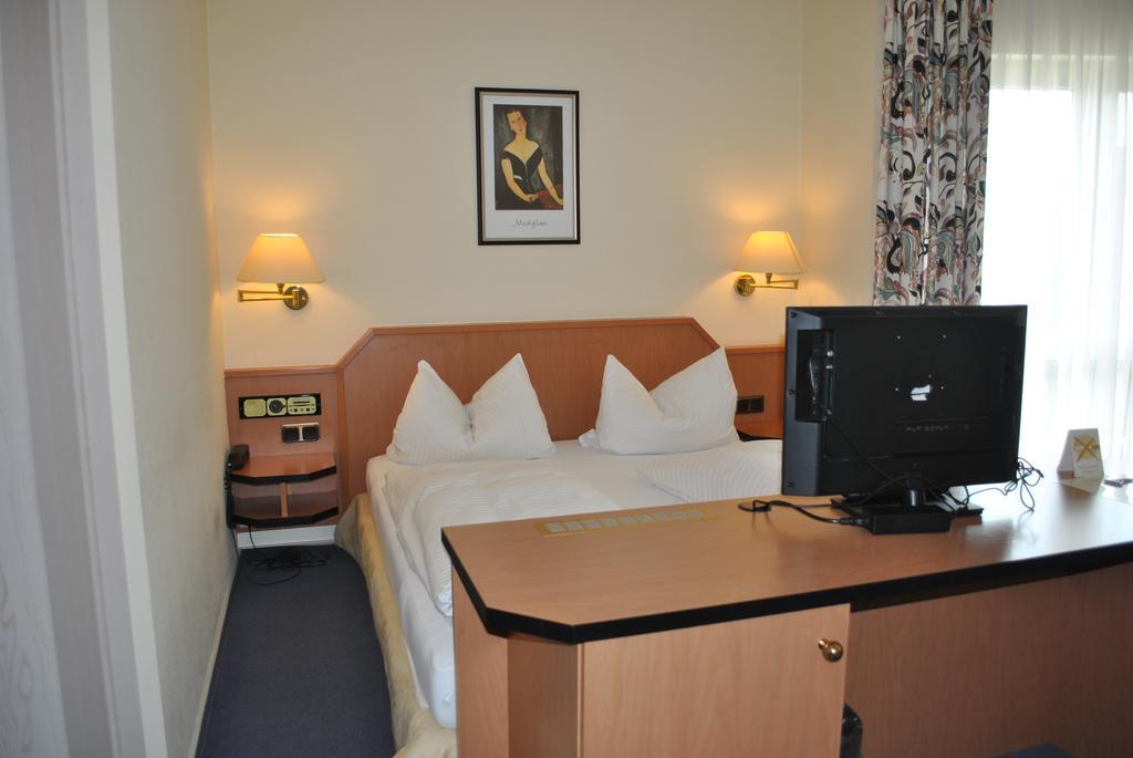 Hotel Garni Am Schaefersberg Niedernhausen Oda fotoğraf