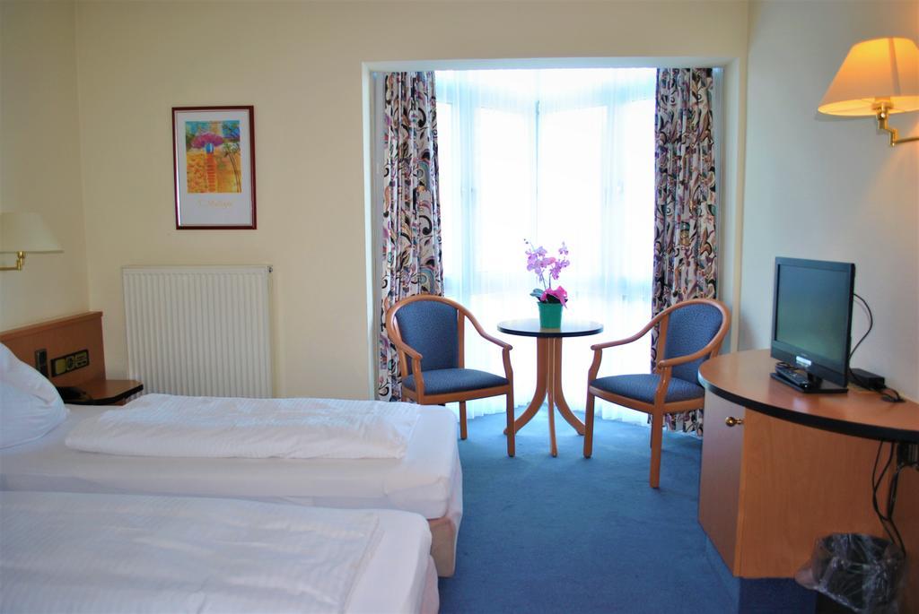 Hotel Garni Am Schaefersberg Niedernhausen Oda fotoğraf