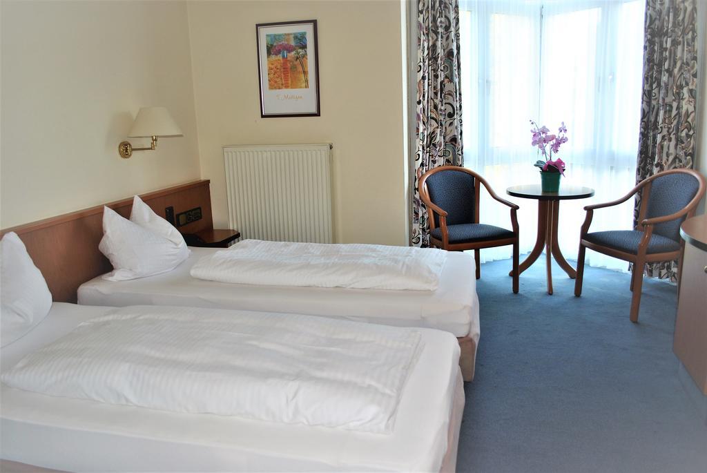 Hotel Garni Am Schaefersberg Niedernhausen Oda fotoğraf