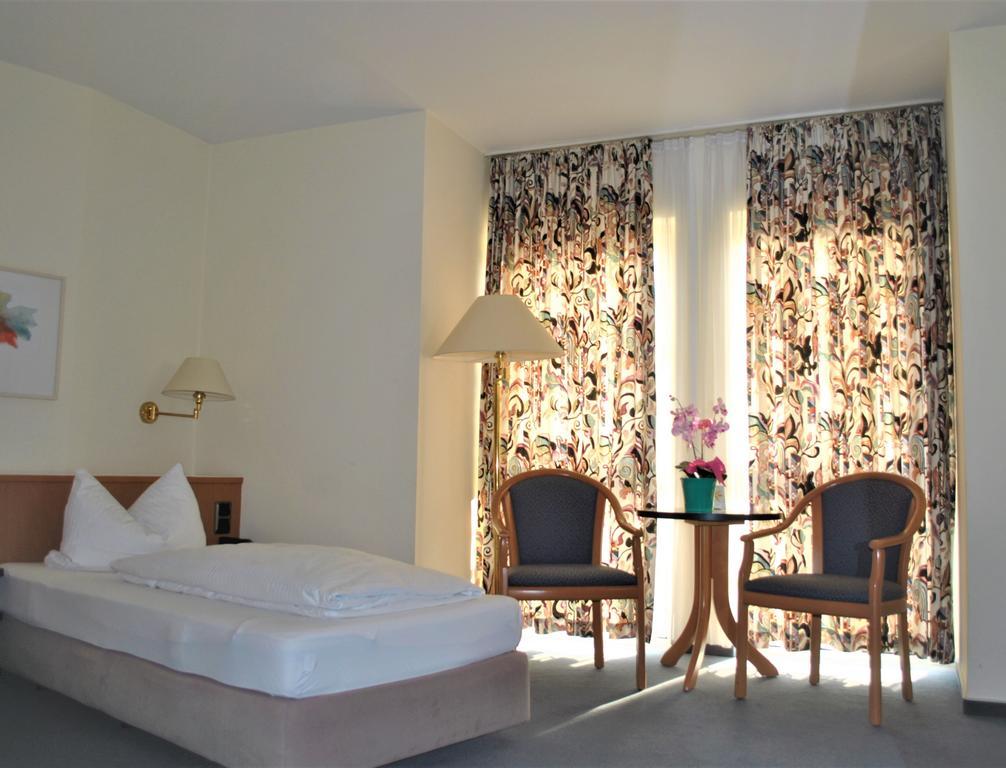 Hotel Garni Am Schaefersberg Niedernhausen Oda fotoğraf