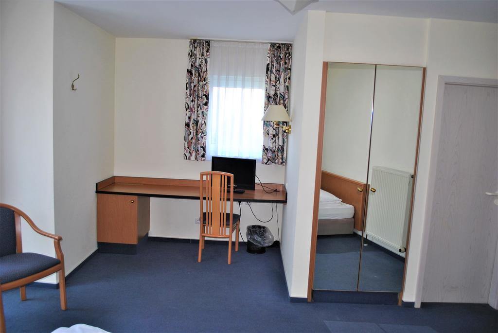 Hotel Garni Am Schaefersberg Niedernhausen Oda fotoğraf