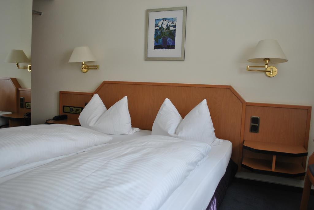 Hotel Garni Am Schaefersberg Niedernhausen Oda fotoğraf